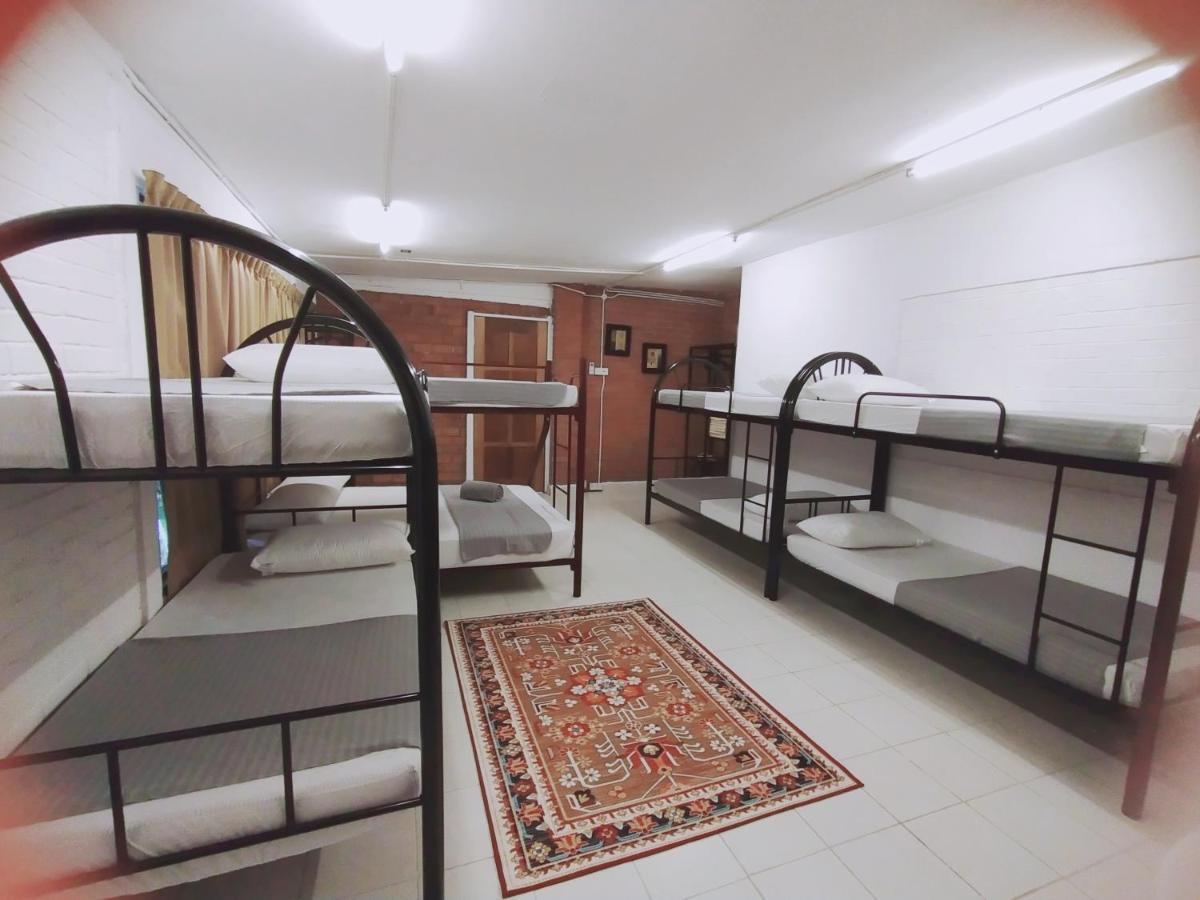 Хостел Dorm Master Padang Mat Sirat Екстер'єр фото